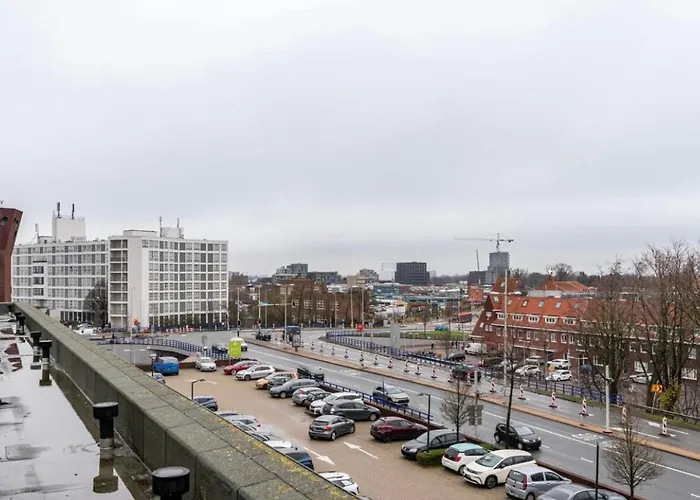 4-bedroom- Located- 120 Sqr Meter Lejlighed