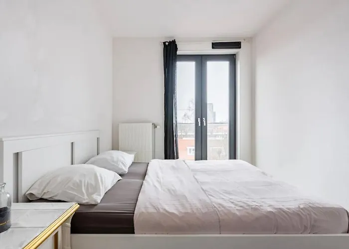 4-bedroom- Located- 120 Sqr Meter Lejlighed