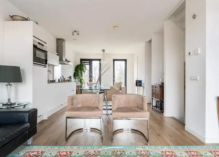 4-bedroom- Located- 120 Sqr Meter Lejlighed Amsterdam