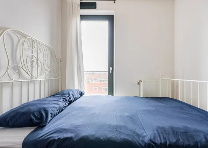 4-bedroom- Located- 120 Sqr Meter Lejlighed Amsterdam