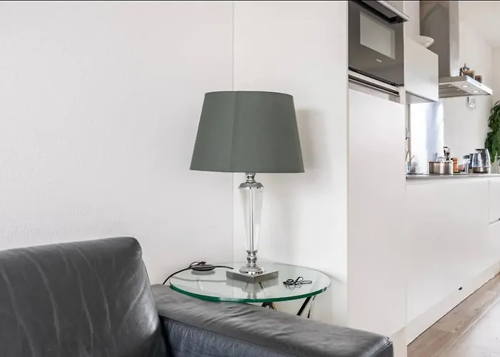 4-bedroom- Located- 120 Sqr Meter Lejlighed Amsterdam