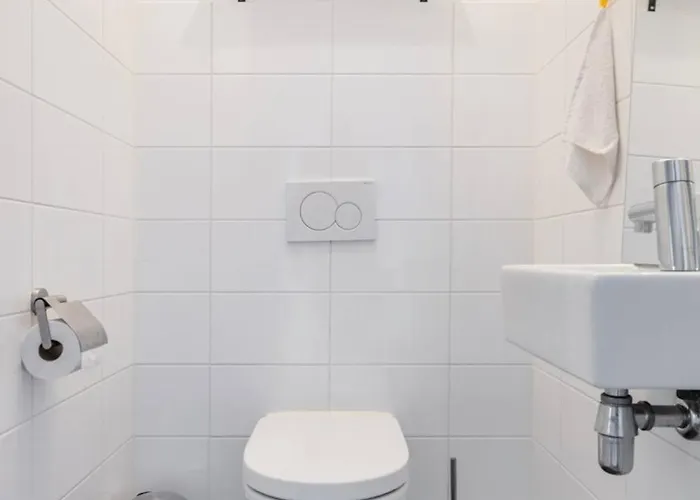 4-bedroom- Located- 120 Sqr Meter Lejlighed *