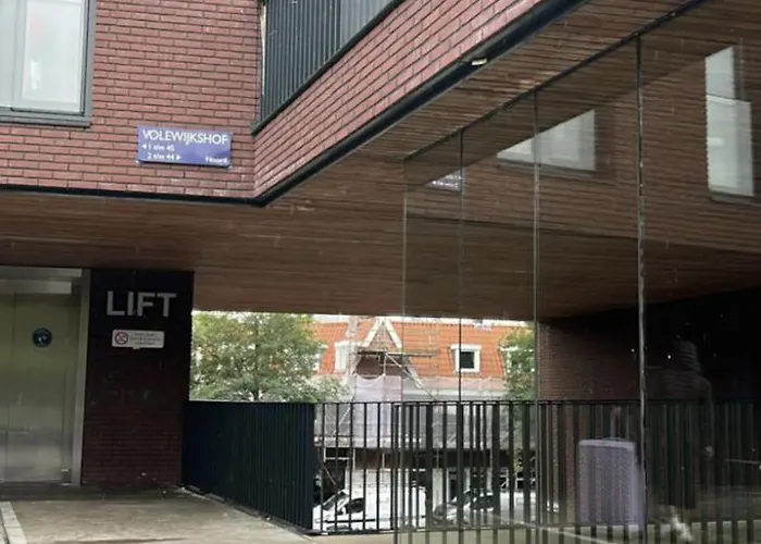 4-bedroom- Located- 120 Sqr Meter Lejlighed *