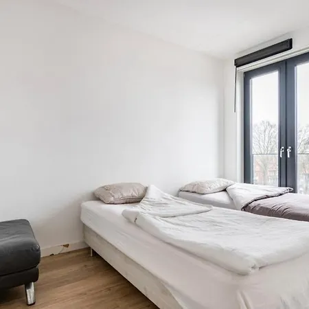 4-bedroom- Located- 120 Sqr Meter * Άμστερνταμ