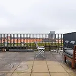 Apartmán 4-bedroom- Located- 120 Sqr Meter *
