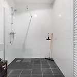 شقة 4-bedroom- Located- 120 Sqr Meter