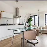 Apartmán 4-bedroom- Located- 120 Sqr Meter Amsterdam