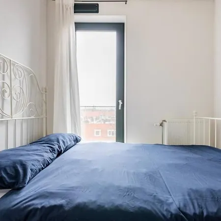 4-bedroom- Located- 120 Sqr Meter Appartamento Amsterdam