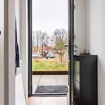 4-bedroom- Located- 120 Sqr Meter Lägenhet