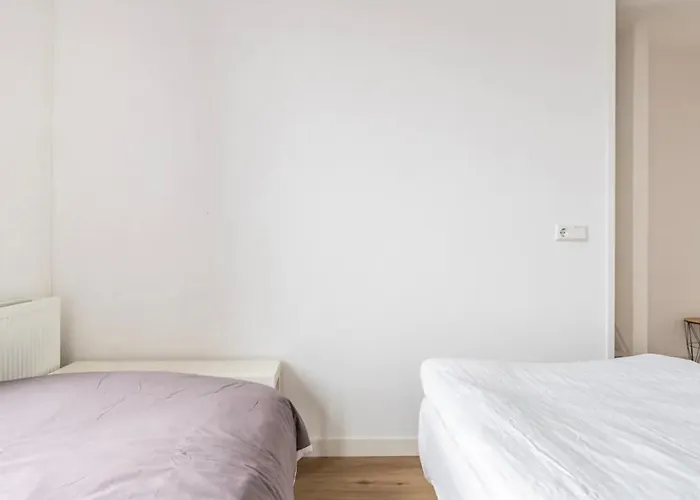 4-bedroom- Located- 120 Sqr Meter דירה