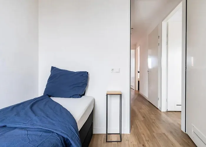 דירה 4-bedroom- Located- 120 Sqr Meter