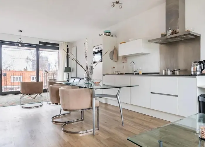 דירה 4-bedroom- Located- 120 Sqr Meter אמסטרדם