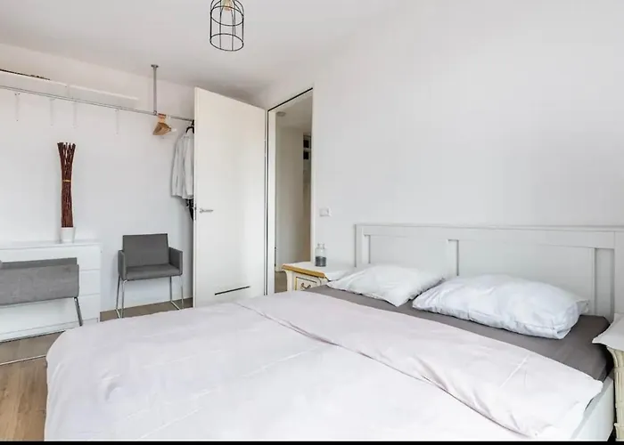 דירה 4-bedroom- Located- 120 Sqr Meter אמסטרדם