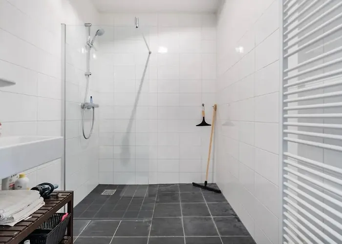 דירה 4-bedroom- Located- 120 Sqr Meter