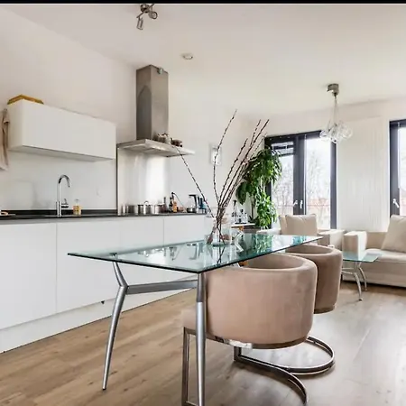 Apartmán 4-bedroom- Located- 120 Sqr Meter Amsterdam